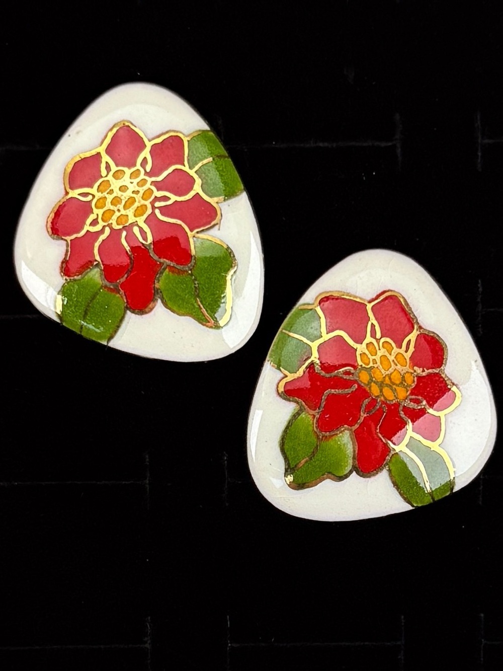 Pretty vintage, ceramic floral red flower pierced earrings